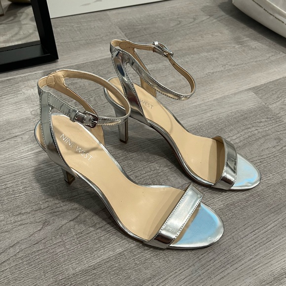 Silver High Heels - Picture 4 of 7